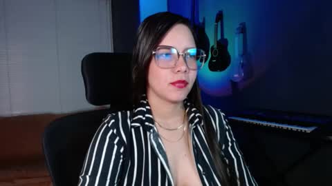 Snapshot of kay_avrill chatting on 02-14-25, 03:22 Kay online show from 02-14-25, 03:22