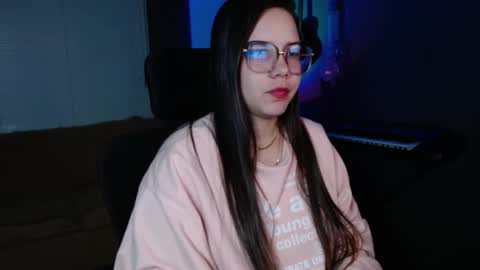 Snapshot of kay_avrill chatting on 03-04-25, 06:15 Kay online show from 03-04-25, 06:15
