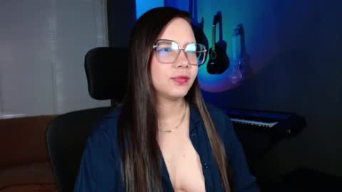 Snapshot of kay_avrill chatting on 09-19-25, 03:34 Kay online show from 09-19-25, 03:34