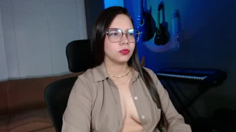 Snapshot of kay_avrill chatting on 04-19-26, 06:54 Kay online show from 04-19-26, 06:54