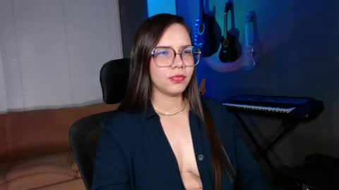 Snapshot of kay_avrill chatting on 04-25-26, 04:15 Kay online show from 04-25-26, 04:15