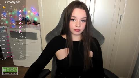 Snapshot of kayacherry chatting on 10-29-25, 08:32 Alice online show from 10-29-25, 08:32