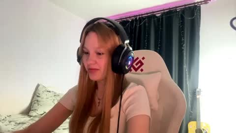 Snapshot of kayceefroehner chatting on 04-15-26, 07:58 Amia online show from 04-15-26, 07:58