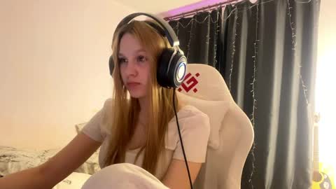 Snapshot of kayceefroehner chatting on 04-16-26, 09:39 Amia online show from 04-16-26, 09:39