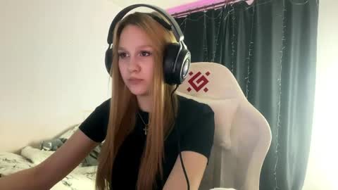 Snapshot of kayceefroehner chatting on 04-24-26, 05:48 Amia online show from 04-24-26, 05:48