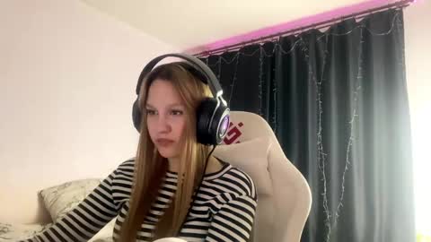 Snapshot of kayceefroehner chatting on 05-01-26, 06:34 Amia online show from 05-01-26, 06:34