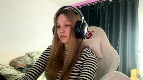 Snapshot of kayceefroehner chatting on 05-02-26, 05:29 Amia online show from 05-02-26, 05:29