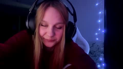 Snapshot of kayceefroehner chatting on 05-05-26, 06:05 Amia online show from 05-05-26, 06:05