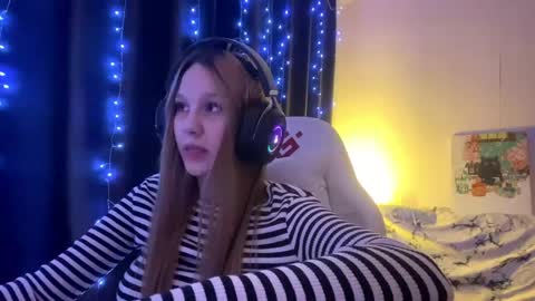 Snapshot of kayceefroehner chatting on 05-08-26, 06:13 Amia online show from 05-08-26, 06:13