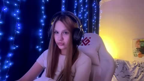 Snapshot of kayceefroehner chatting on 05-09-26, 03:39 Amia online show from 05-09-26, 03:39