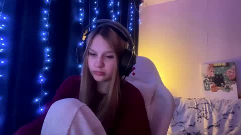 Snapshot of kayceefroehner chatting on 05-13-26, 07:00 Amia online show from 05-13-26, 07:00