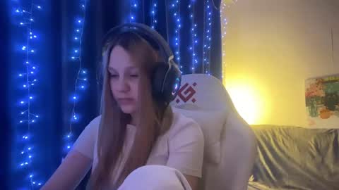 Snapshot of kayceefroehner chatting on 05-19-26, 06:47 Amia online show from 05-19-26, 06:47