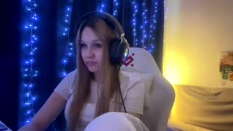 Snapshot of kayceefroehner chatting on 05-21-26, 05:36 Amia online show from 05-21-26, 05:36