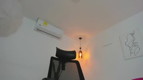 Snapshot of kaylajhonnes6 chatting on 11-02-25, 01:24 K A Y L A online show from 11-02-25, 01:24