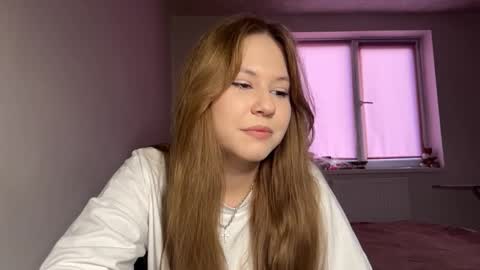 Snapshot of kaylawulfing chatting on 03-24-26, 03:39 Nyelle online show from 03-24-26, 03:39