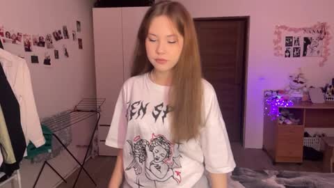 Snapshot of kaylawulfing chatting on 04-25-26, 02:03 Nyelle online show from 04-25-26, 02:03