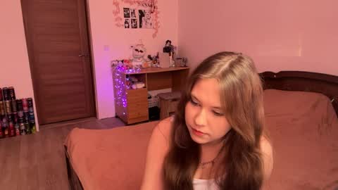 Snapshot of kaylawulfing chatting on 05-12-26, 03:53 Nyelle online show from 05-12-26, 03:53