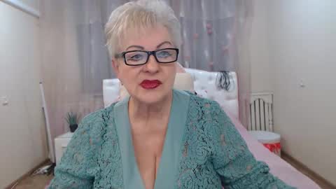 kaylesmoll online show from 11-19-25, 07:25