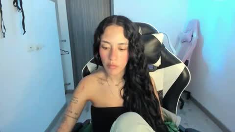 kaylie online show from 11-11-25, 02:22