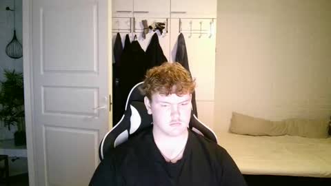 Snapshot of kayttajaviides5 chatting on 10-23-25, 08:13 Aatu online show from 10-23-25, 08:13