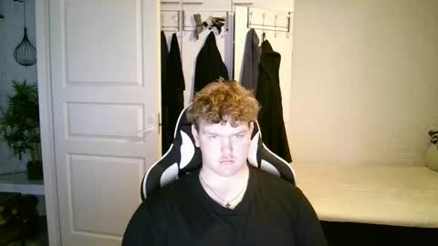 Snapshot of kayttajaviides5 chatting on 10-24-25, 07:05 Aatu online show from 10-24-25, 07:05