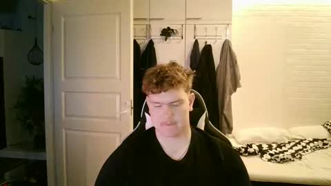 Snapshot of kayttajaviides5 chatting on 11-05-25, 07:52 Aatu online show from 11-05-25, 07:52