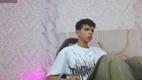 Snapshot of keahi_tay chatting on 03-11-26, 01:39 keahi online show from 03-11-26, 01:39