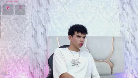 Snapshot of keahi_tay chatting on 03-24-26, 07:30 keahi online show from 03-24-26, 07:30