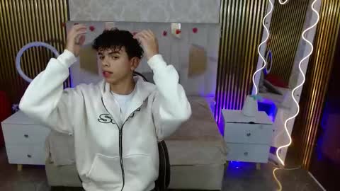 Snapshot of keahi_tay chatting on 03-29-26, 11:32 keahi online show from 03-29-26, 11:32