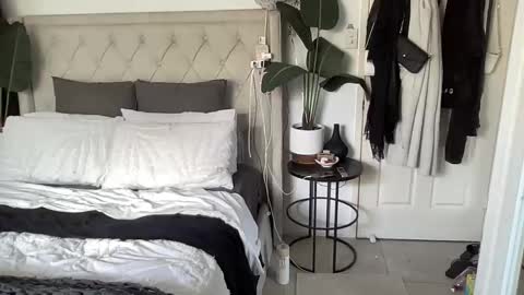 Snapshot of keeliebaby chatting on 03-11-25, 12:22 Keelie xx online show from 03-11-25, 12:22