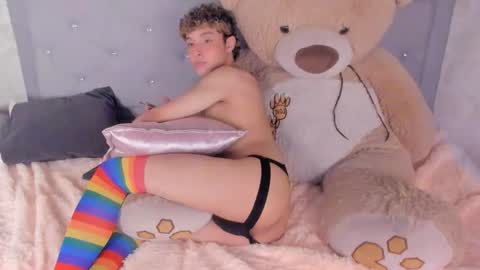 Snapshot of kei_oliver chatting on 02-05-25, 11:02 kei oliver online show from 02-05-25, 11:02