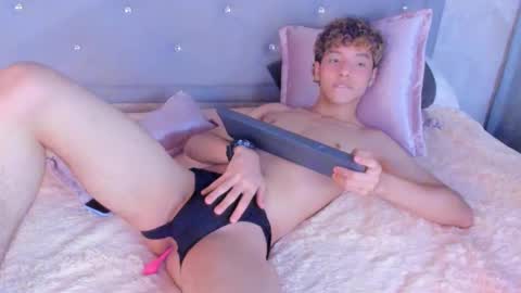 Snapshot of kei_oliver chatting on 02-13-25, 12:54 kei oliver online show from 02-13-25, 12:54