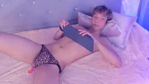 Snapshot of kei_oliver chatting on 02-14-25, 04:09 kei oliver online show from 02-14-25, 04:09