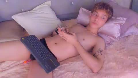 Snapshot of kei_oliver chatting on 02-21-25, 12:17 kei oliver online show from 02-21-25, 12:17