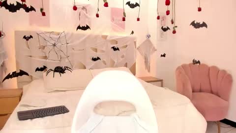 Snapshot of keily_se chatting on 10-16-25, 10:44 Amy Azaela online show from 10-16-25, 10:44