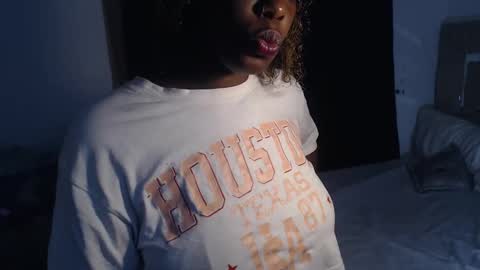 Snapshot of keilysofia chatting on 01-17-25, 06:44 Keili online show from 01-17-25, 06:44