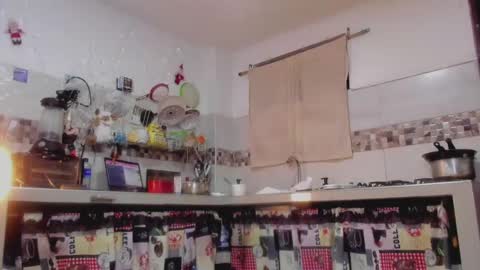 kelly__thomson online show from 12-18-24, 01:59