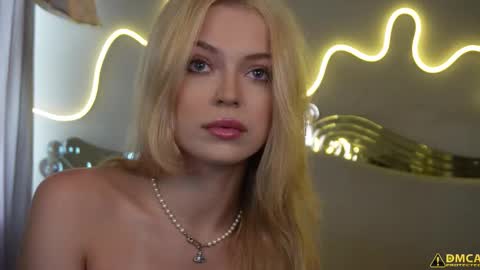 Snapshot of kelly_peachpiee chatting on 09-27-25, 05:23 Kelly online show from 09-27-25, 05:23