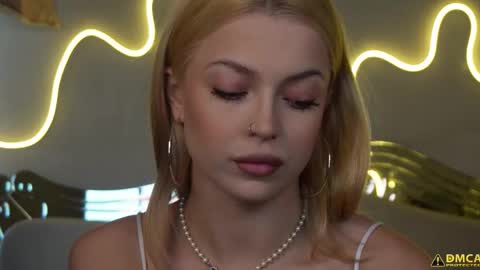 Snapshot of kelly_peachpiee chatting on 09-28-25, 05:24 Kelly online show from 09-28-25, 05:24