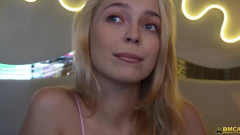 Snapshot of kelly_peachpiee chatting on 10-01-25, 05:35 Kelly online show from 10-01-25, 05:35