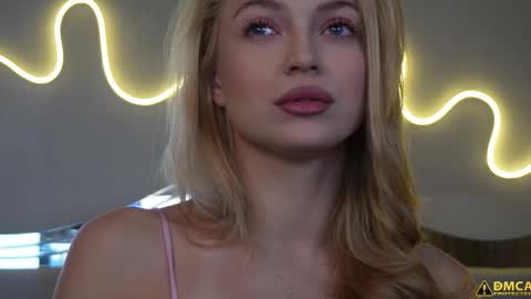 Snapshot of kelly_peachpiee chatting on 10-03-25, 05:26 Kelly online show from 10-03-25, 05:26