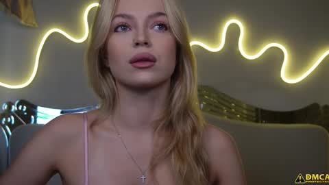 Snapshot of kelly_peachpiee chatting on 10-06-25, 05:16 Kelly online show from 10-06-25, 05:16