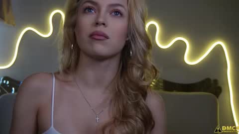 Snapshot of kelly_peachpiee chatting on 10-10-25, 05:28 Kelly online show from 10-10-25, 05:28