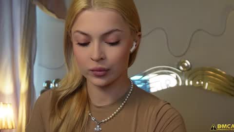 Snapshot of kelly_peachpiee chatting on 10-24-25, 05:37 Kelly online show from 10-24-25, 05:37