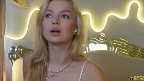 Snapshot of kelly_peachpiee chatting on 10-25-25, 05:37 Kelly online show from 10-25-25, 05:37