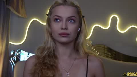 Snapshot of kelly_peachpiee chatting on 10-28-25, 05:55 Kelly online show from 10-28-25, 05:55