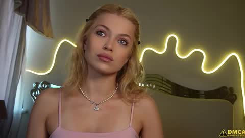 Snapshot of kelly_peachpiee chatting on 11-05-25, 05:40 Kelly online show from 11-05-25, 05:40