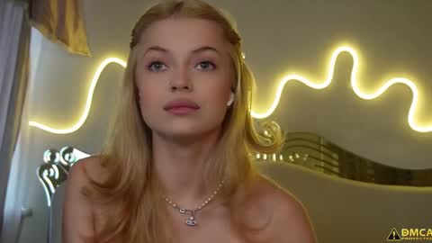 Snapshot of kelly_peachpiee chatting on 11-06-25, 05:30 Kelly online show from 11-06-25, 05:30