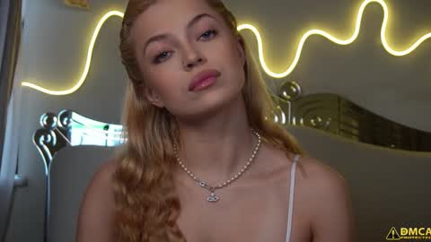 Snapshot of kelly_peachpiee chatting on 11-08-25, 05:29 Kelly online show from 11-08-25, 05:29