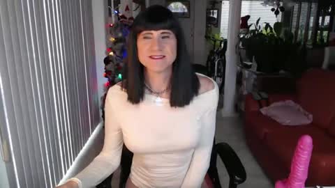 Snapshot of kellyannelynn chatting on 12-29-24, 05:01 kellyanne Lynn but please call me fucktoy online show from 12-29-24, 05:01
